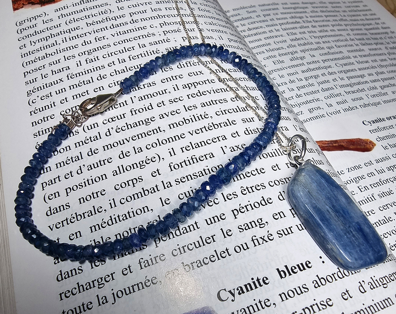 Photo de cyanite bleue en bracelet prcieux et pendentif