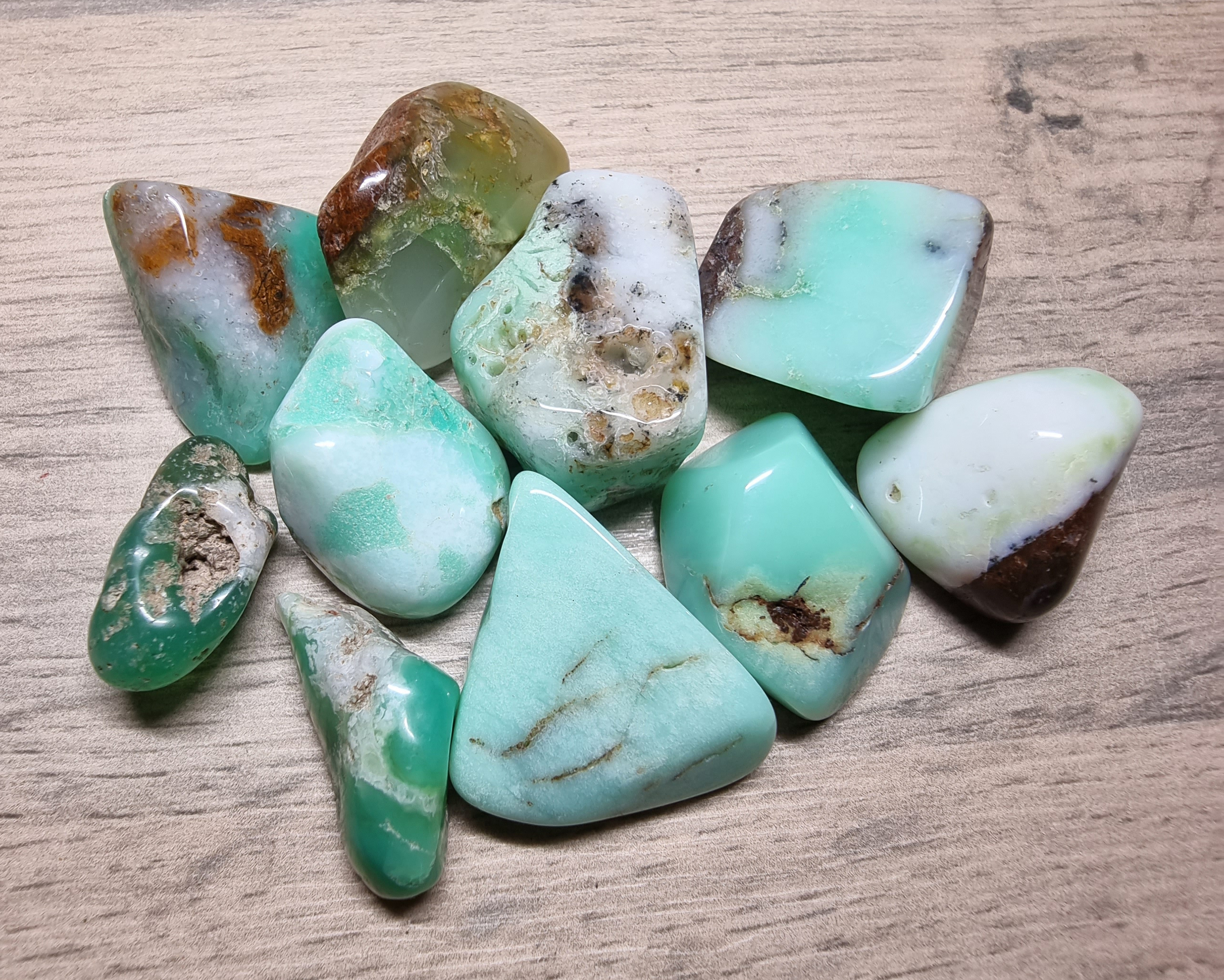 Photo de chrysoprase en pierre roule