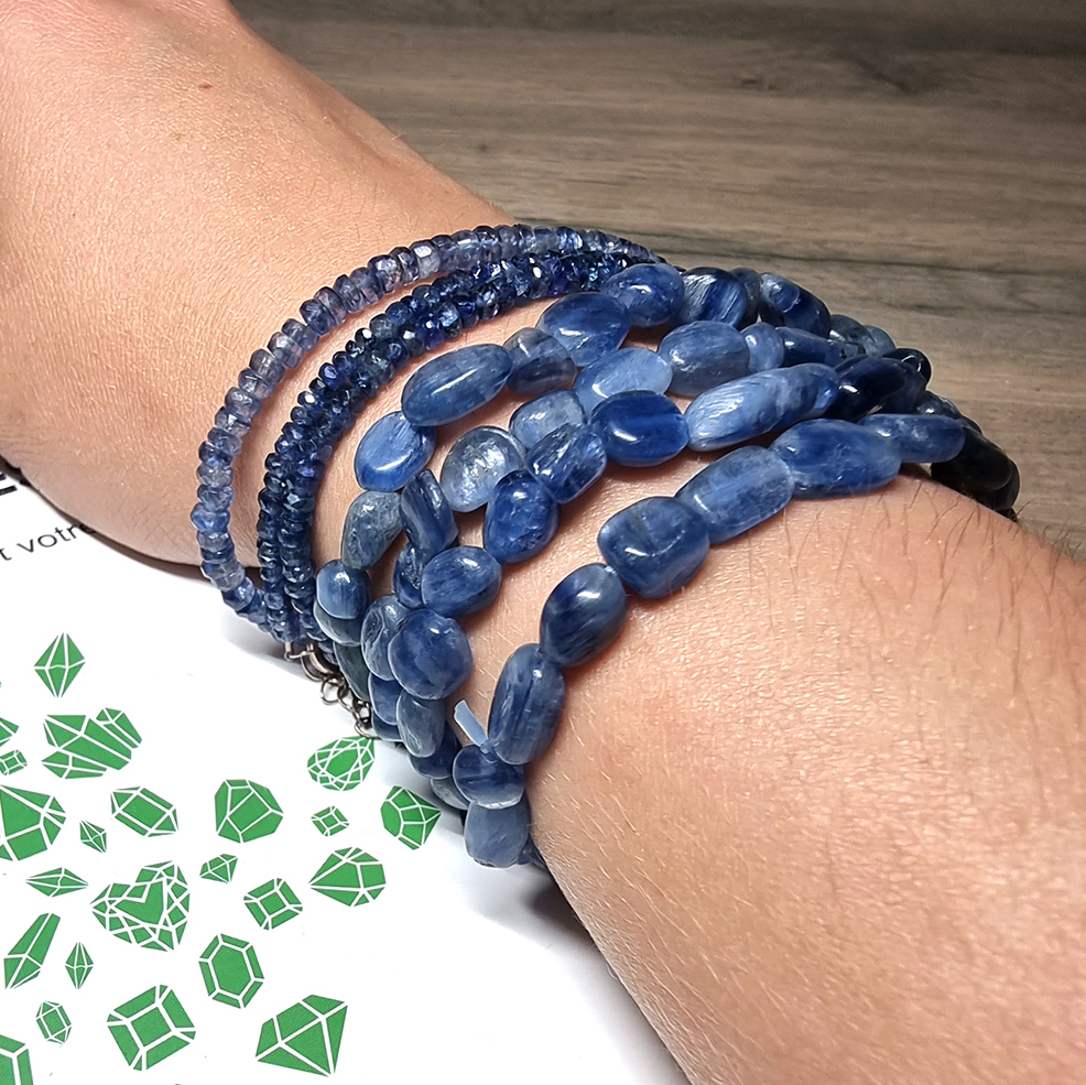 Photo de cyanite bleue en bracelet prcieux et bracelet mini roul